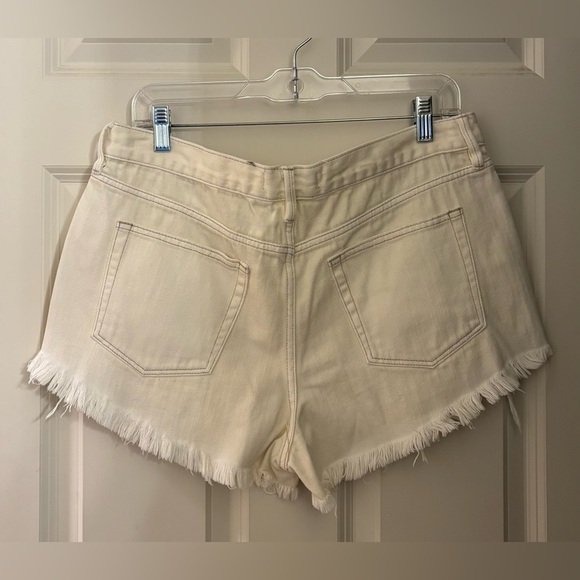 We The Free Distressed Denim Cutoff Shorts, Off White/Ivory, Size 31 - Picture 5 of 9